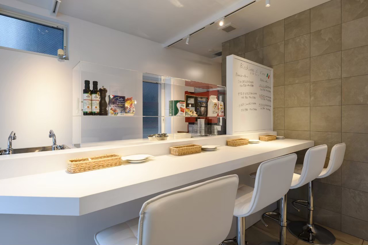 カウンター席あり